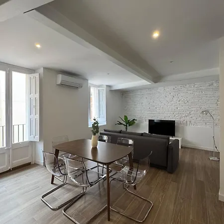 Forum Apartment *